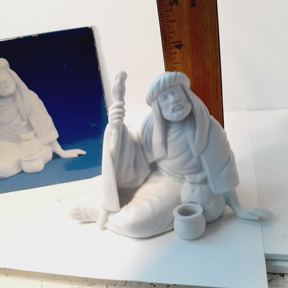 Avon Nativity Collectibles THE POOR MAN White Porcelain Bisque Figurine 1990 - Picture 10 of 14